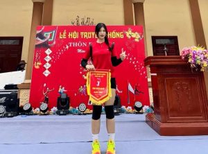 Anh Thơ - Nữ đô vật gây sốt ở hội làng Bắc Ninh