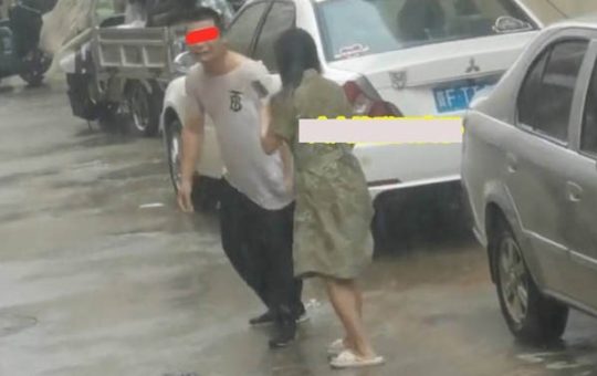 Chán nản vì chồng quá yêu chiều, vợ ra ngoài "vụng trộm" với trai lạ